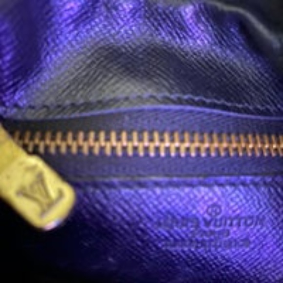 Louis Vuitton Epi Leather Crossbody - Picture 5 of 8